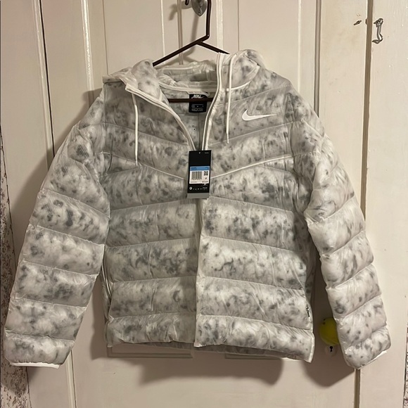 Nike White and Gray Puffer Jacket - Picture 1 of 10